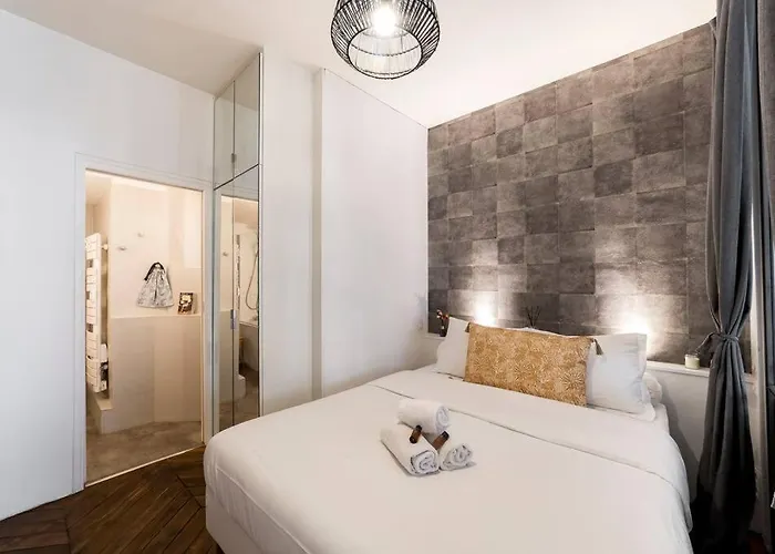 Bourgeois, Deux Chambres, Bellecour Apartment